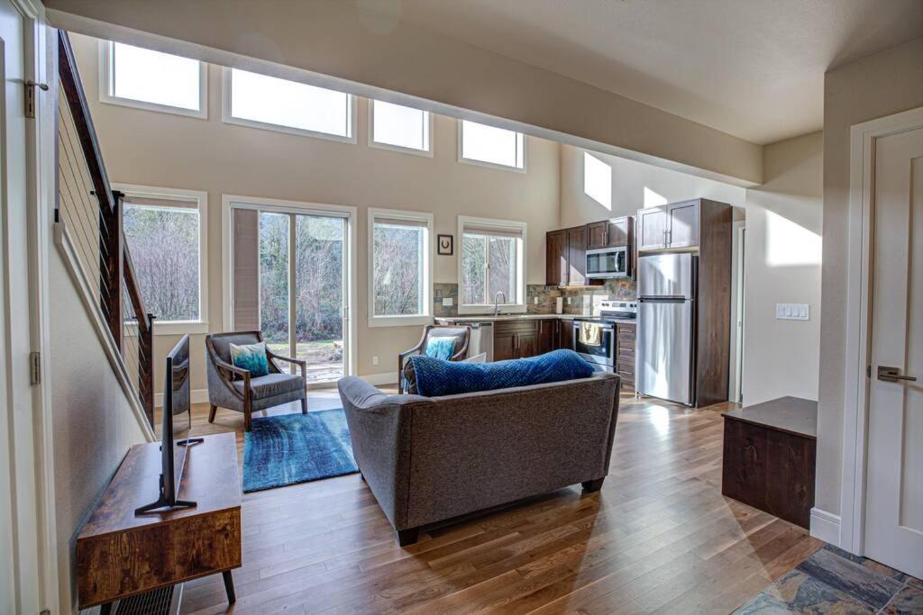 Newly Built Modern Chalet Duplex - 2 Mount Hood Village ภายนอก รูปภาพ